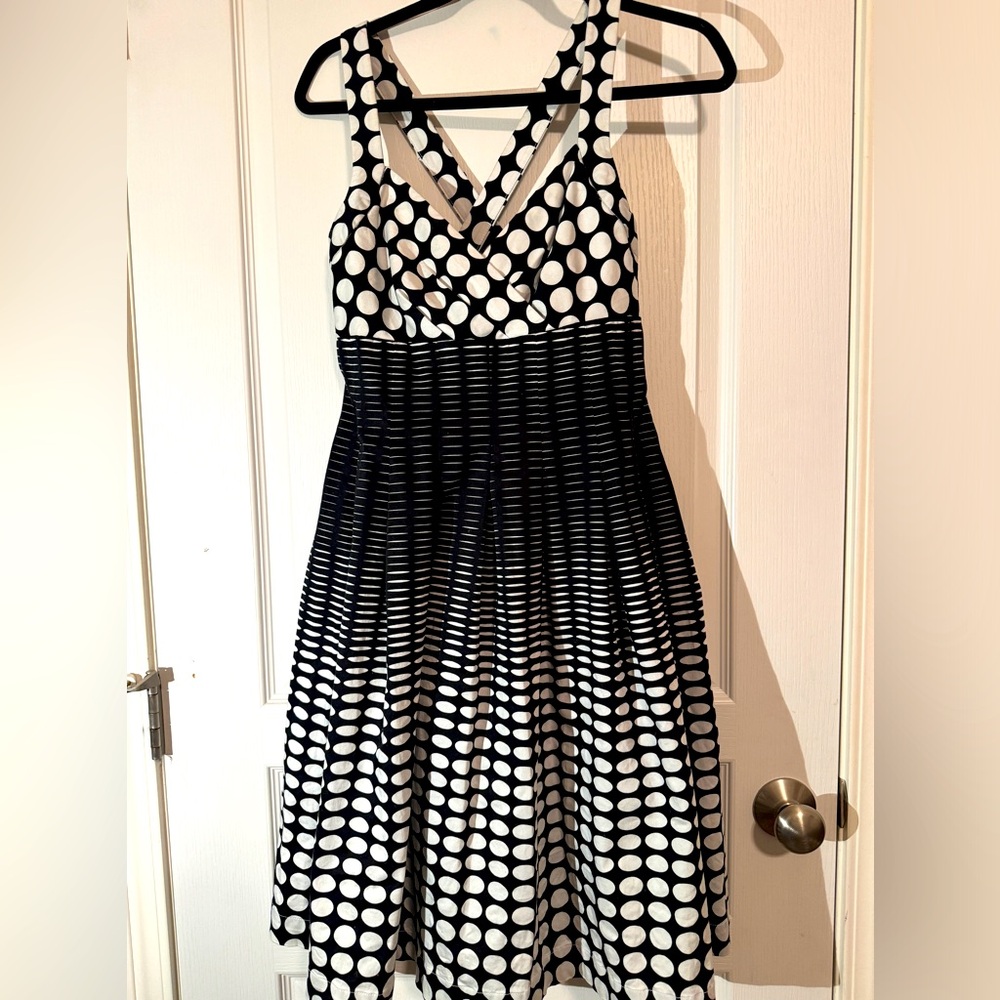 EUC Calvin Klein Geo Print Black & White X-Back Fit & Flare size8 Cotton Unlined
